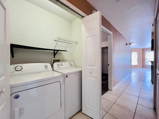 Building Photo - Completely Renovated 3 Bed 2 Bath Condo