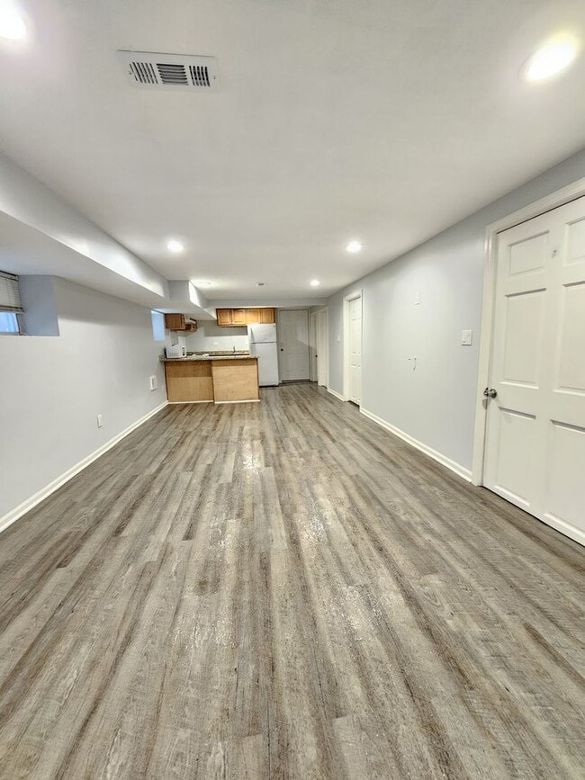 Building Photo - 2850 N Nordica Ave