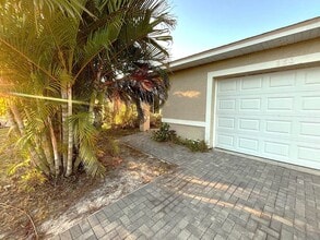 Building Photo - Great Location-Large 2/2/1 + DEN Duplex