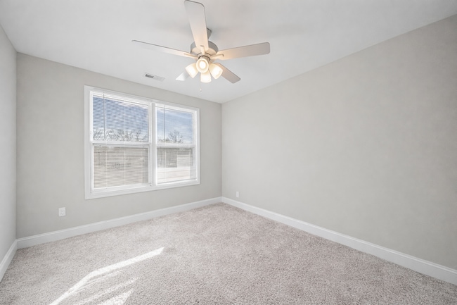 Building Photo - Pet Friendly Three Bedroom!