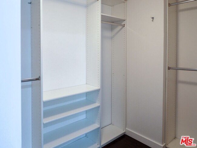 Building Photo - 13700 Marina Pointe Dr