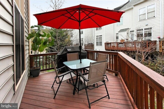 Building Photo - 5238 Bessley Pl