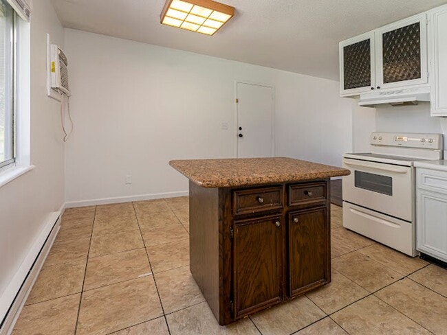 Building Photo - Nice Ranch Style Home