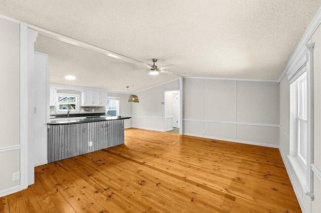 Building Photo - 215 Lee Pl