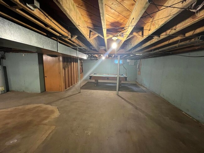 Building Photo - 405 Holiday Rd