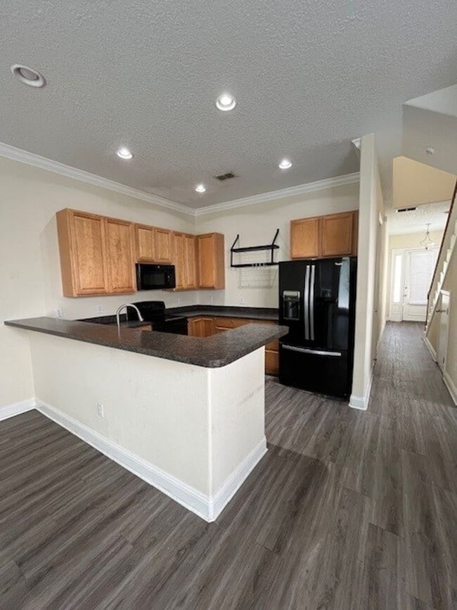Building Photo - *** 3/2.5  with 1 car garage/ Townhouse Th...
