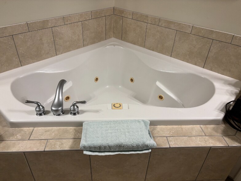 Building Photo - 2169 Talmage Dr