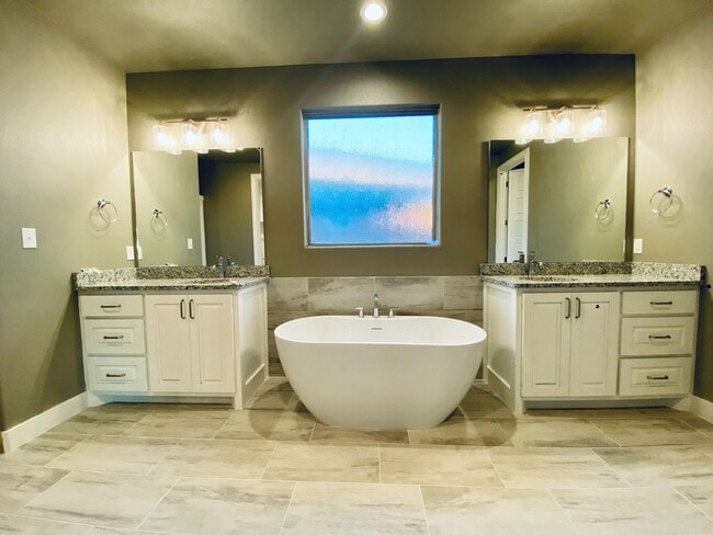 Building Photo - PRE-LEASING FOR JUNE: 4/2/2 Home in One of South Lubbock’s Newest Neighborhoods