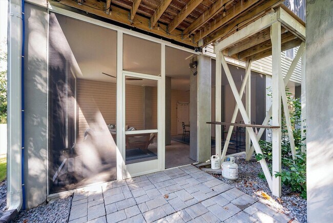 Building Photo - 1420 Widows Ct