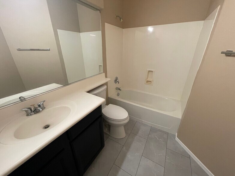 Building Photo - 2916 W Windsong Dr