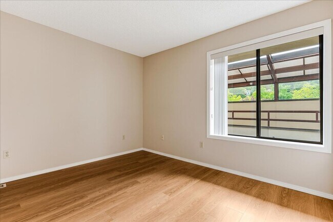 Building Photo - 5150 S Landing Dr