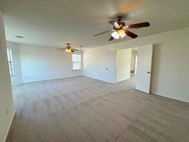 Building Photo - 2013 Rim Rock Dr