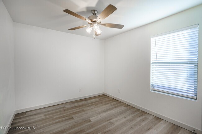 Building Photo - 8010 Elm Ave