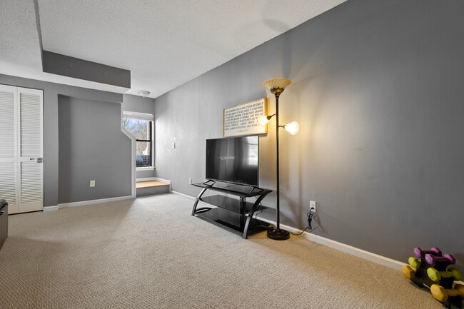 Building Photo - 109 Peddlers Dr