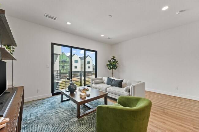 Building Photo - 1517 D Vermont St