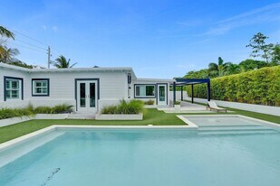 Building Photo - 915 N Swinton Ave