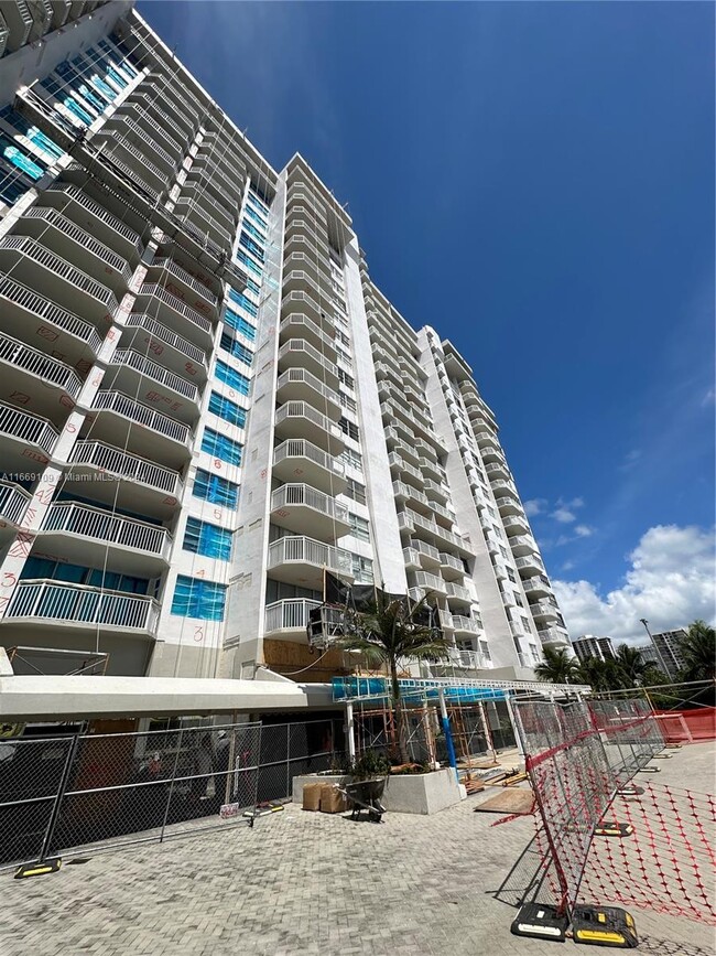 Building Photo - 18031 Biscayne Blvd