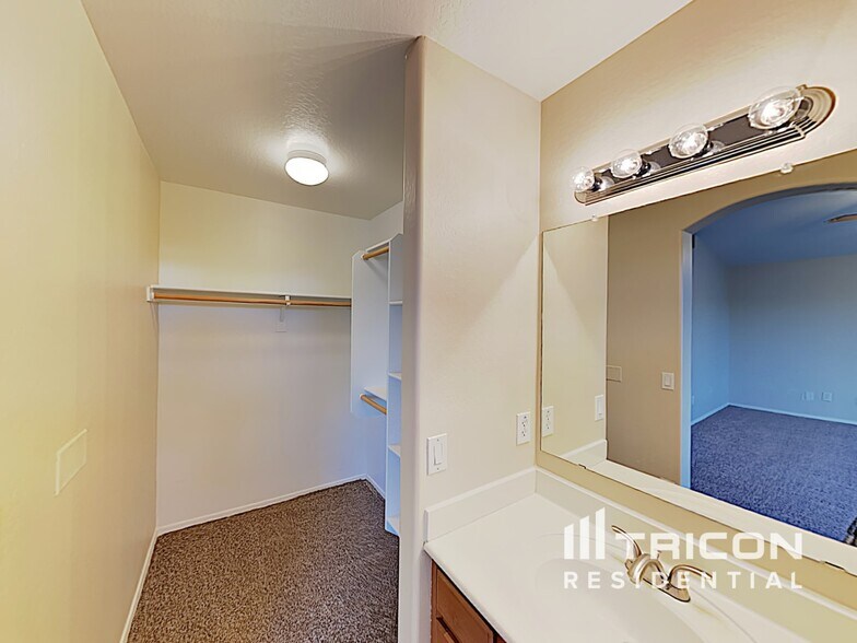 Building Photo - 30568 N Zircon Dr