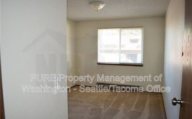 Building Photo - 5031 S Orchard St