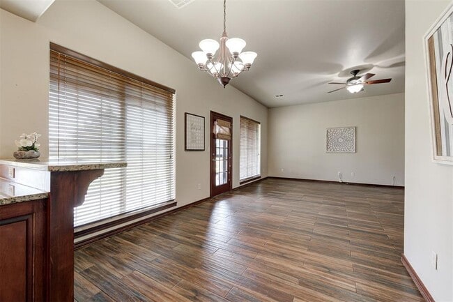 Building Photo - 1920 Fairway Dr