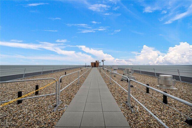 Building Photo - 11850 Edgewater Dr