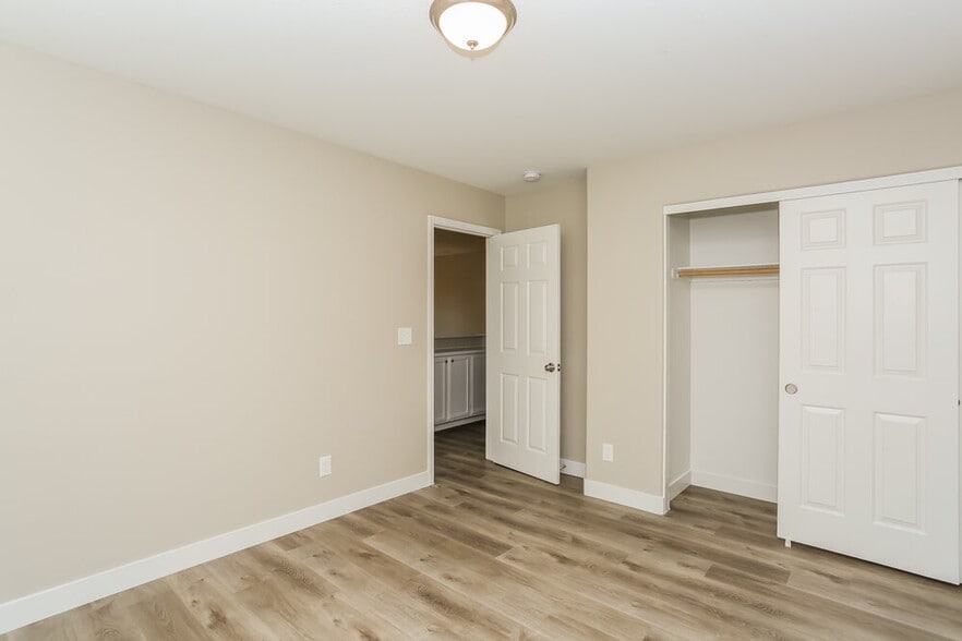 Building Photo - 5712 Athinas St