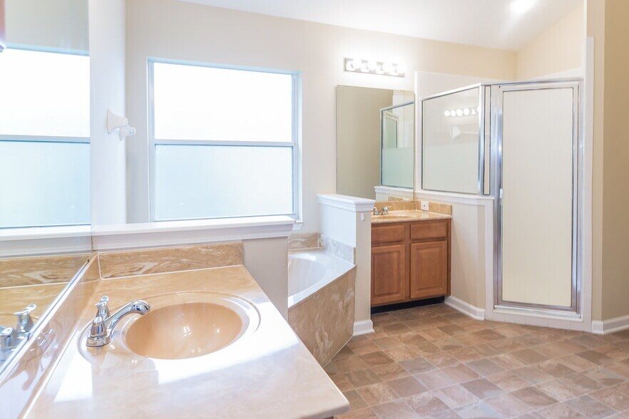 Building Photo - 9225 Hawks Run Ln