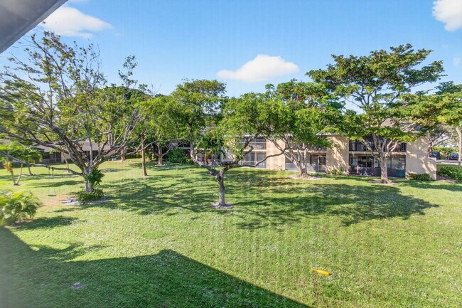 Building Photo - 3939 NE 5th Ave