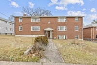Building Photo - 32 Dean Dr