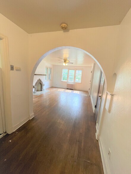 Building Photo - 1405 Severn St