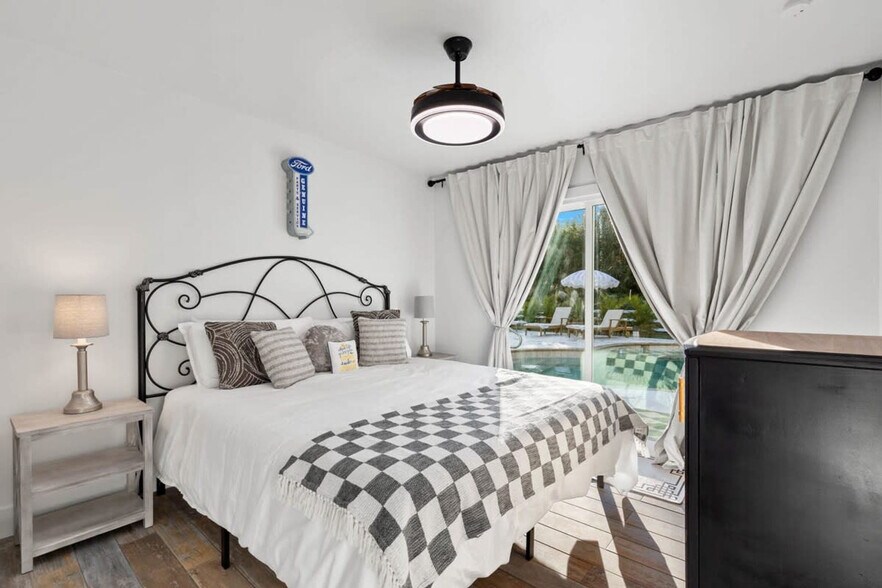 Building Photo - 15100 Sweetwater Ct