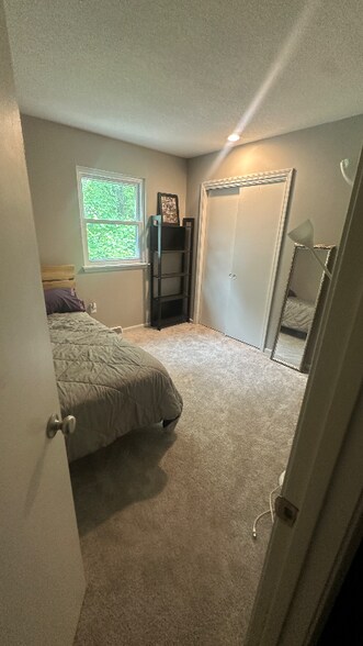 Building Photo - 1920 E Mohawk Cir