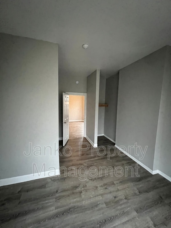 Building Photo - 7249 S Ridgeland Ave