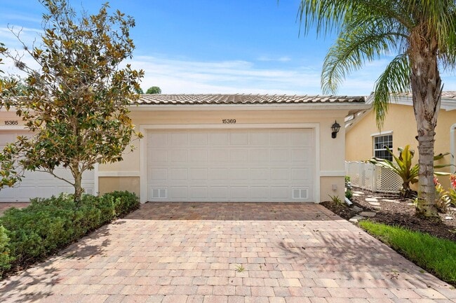 Building Photo - Beautiful FURNISHED 3/3 Cayman town home available now!
