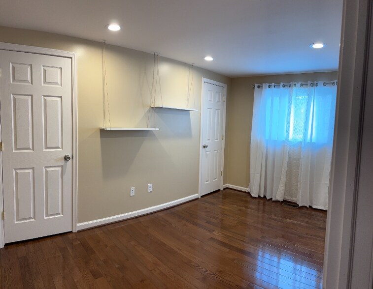 Building Photo - 158 Dryden Way