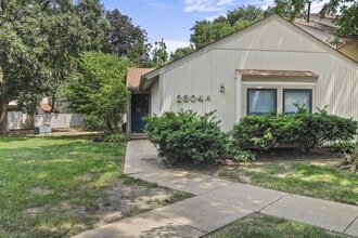 Building Photo - 2304 Melrose Dr