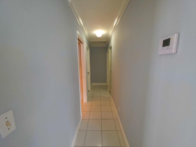 Building Photo - 1204 Sunset Rd