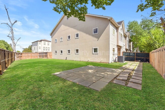 Building Photo - 5343 Kiam St