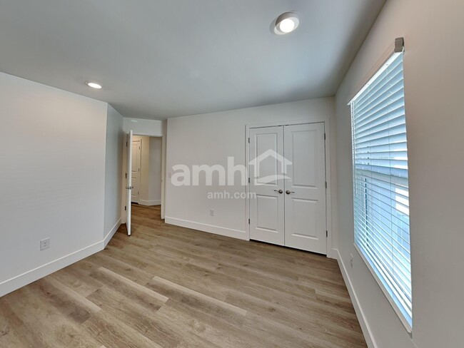 Building Photo - 9668 Harkes Dr