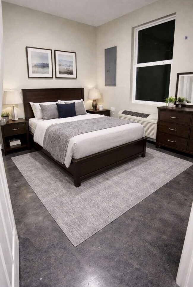 Building Photo - 3-bedroom Duplex