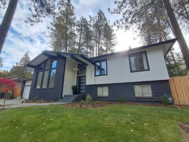 Primary Photo - $3,200 -5 Bed / 3 Bath- Home with Fully Fe...