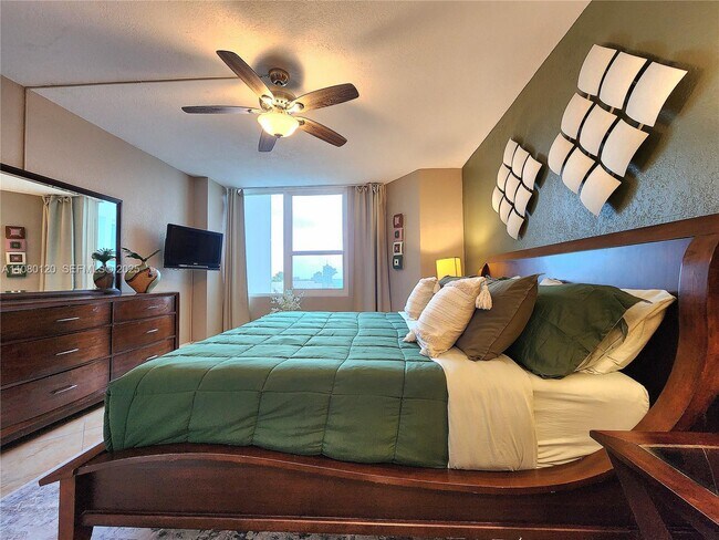 Building Photo - 3505 S Ocean Dr