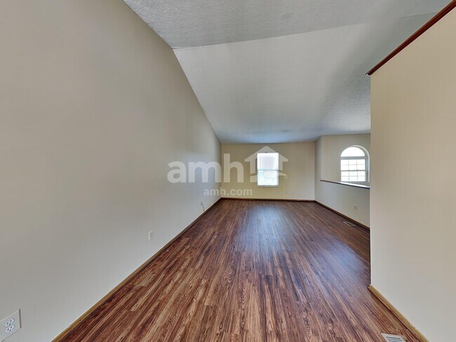 Building Photo - 212 Charing Cross St