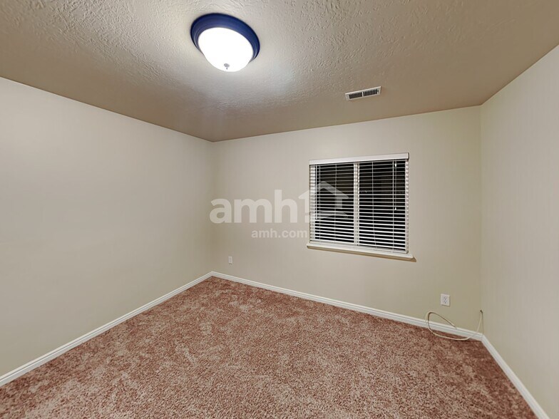 Building Photo - 294 Rocky Creek Way