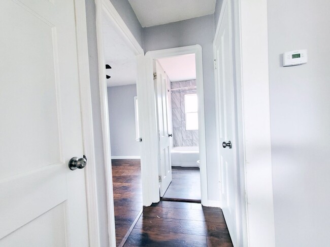 Building Photo - 3 Bed - 1.5 Bath Cape Cod for Rent in Willowick!