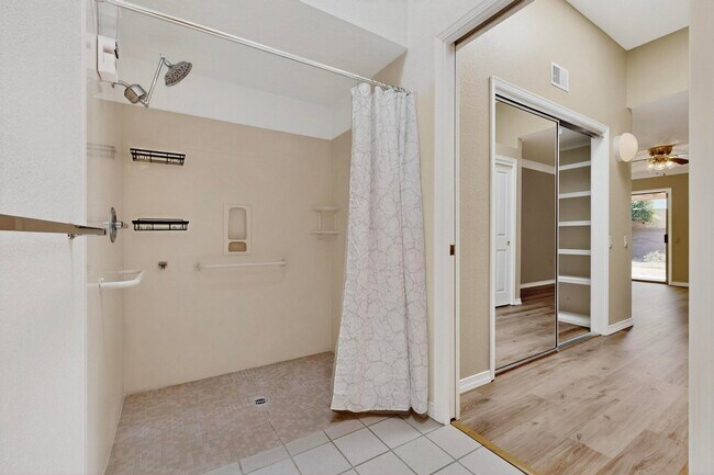 Building Photo - 9824 Lagrima De Oro Rd NE