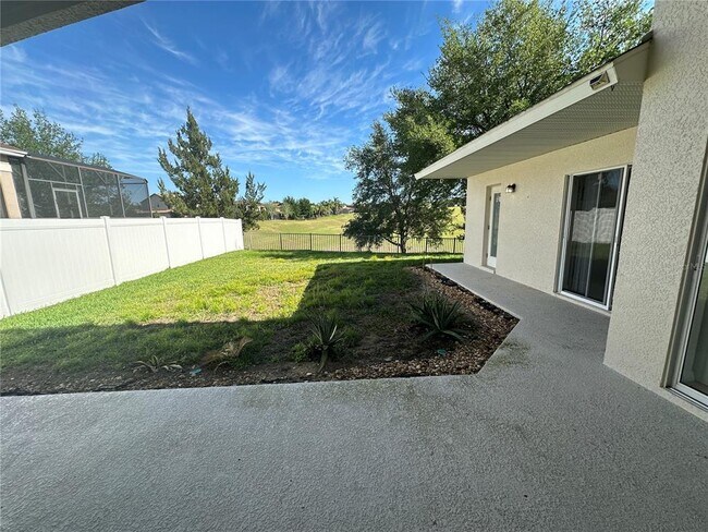 Building Photo - 10955 Lemay Dr