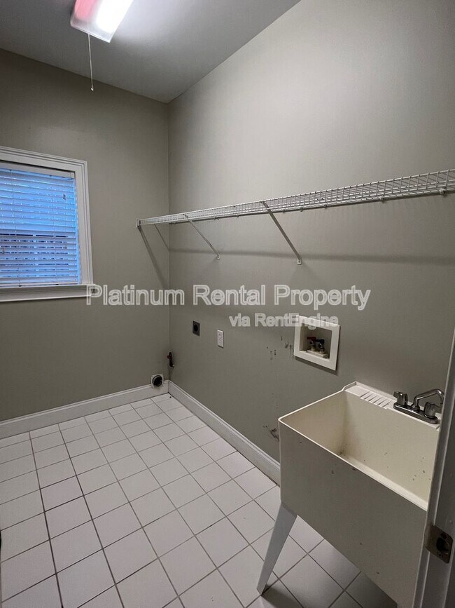Building Photo - 7170 Belcrest Dr