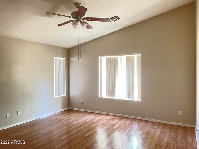 Building Photo - 4004 S Summer Ct