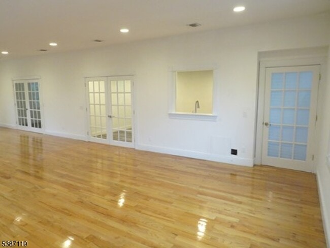 Building Photo - 84 Corabelle Ave
